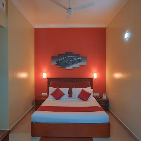 Club7 Hotel Tiruvalla Exterior photo
