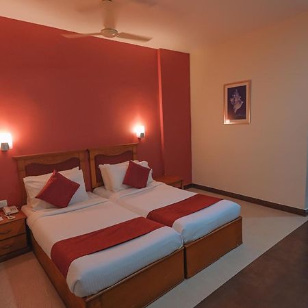Club7 Hotel Tiruvalla Exterior photo