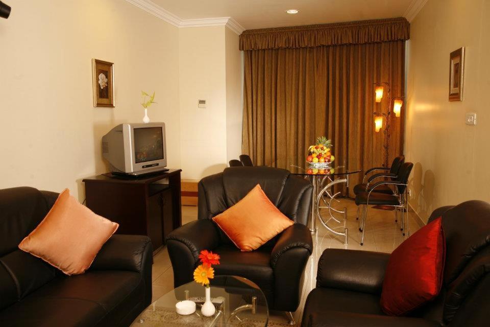 Club7 Hotel Tiruvalla Exterior photo