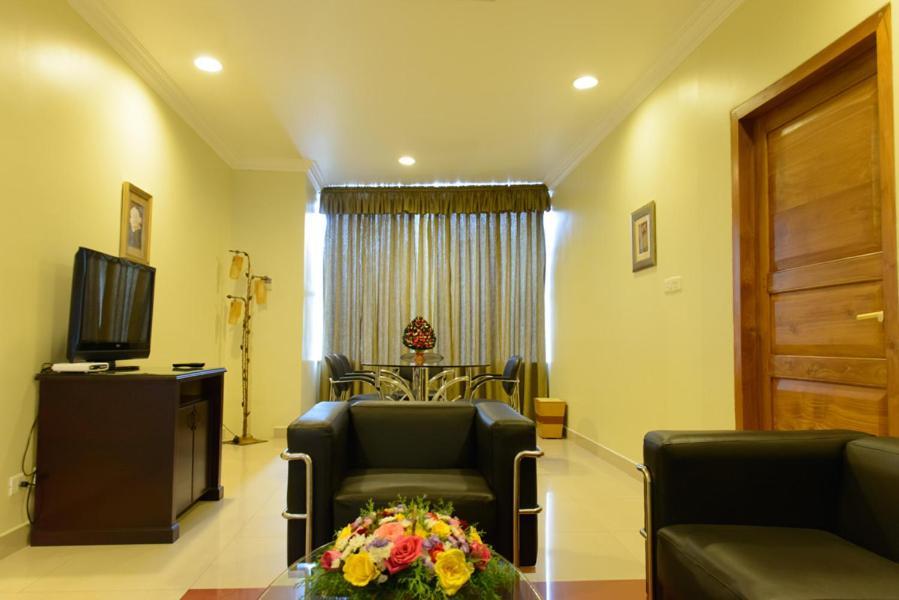 Club7 Hotel Tiruvalla Exterior photo