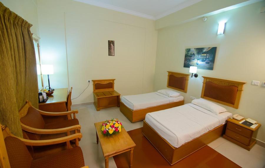 Club7 Hotel Tiruvalla Exterior photo