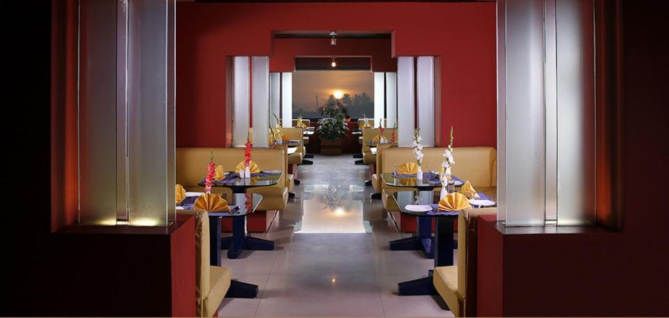 Club7 Hotel Tiruvalla Exterior photo