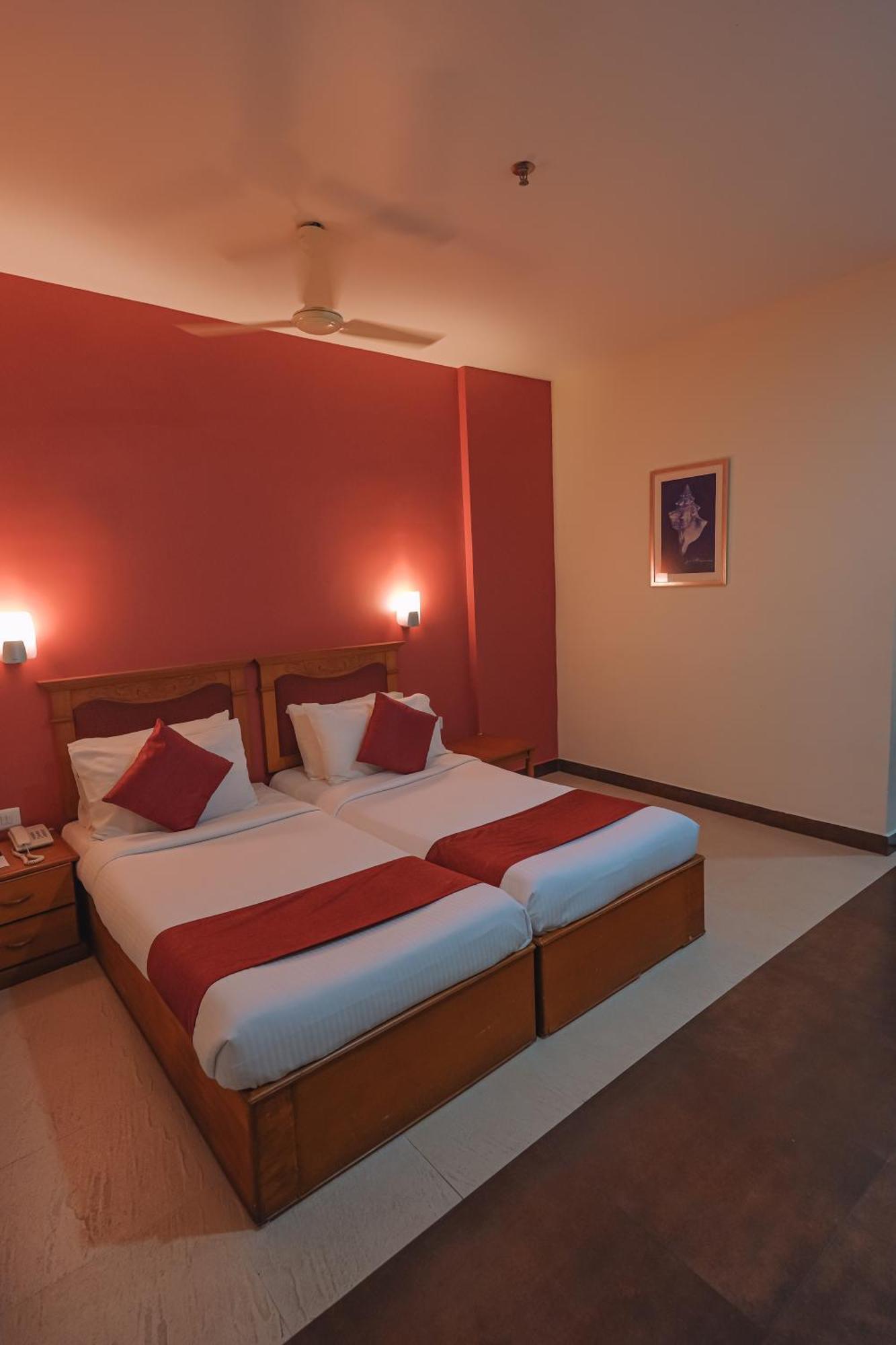 Club7 Hotel Tiruvalla Exterior photo