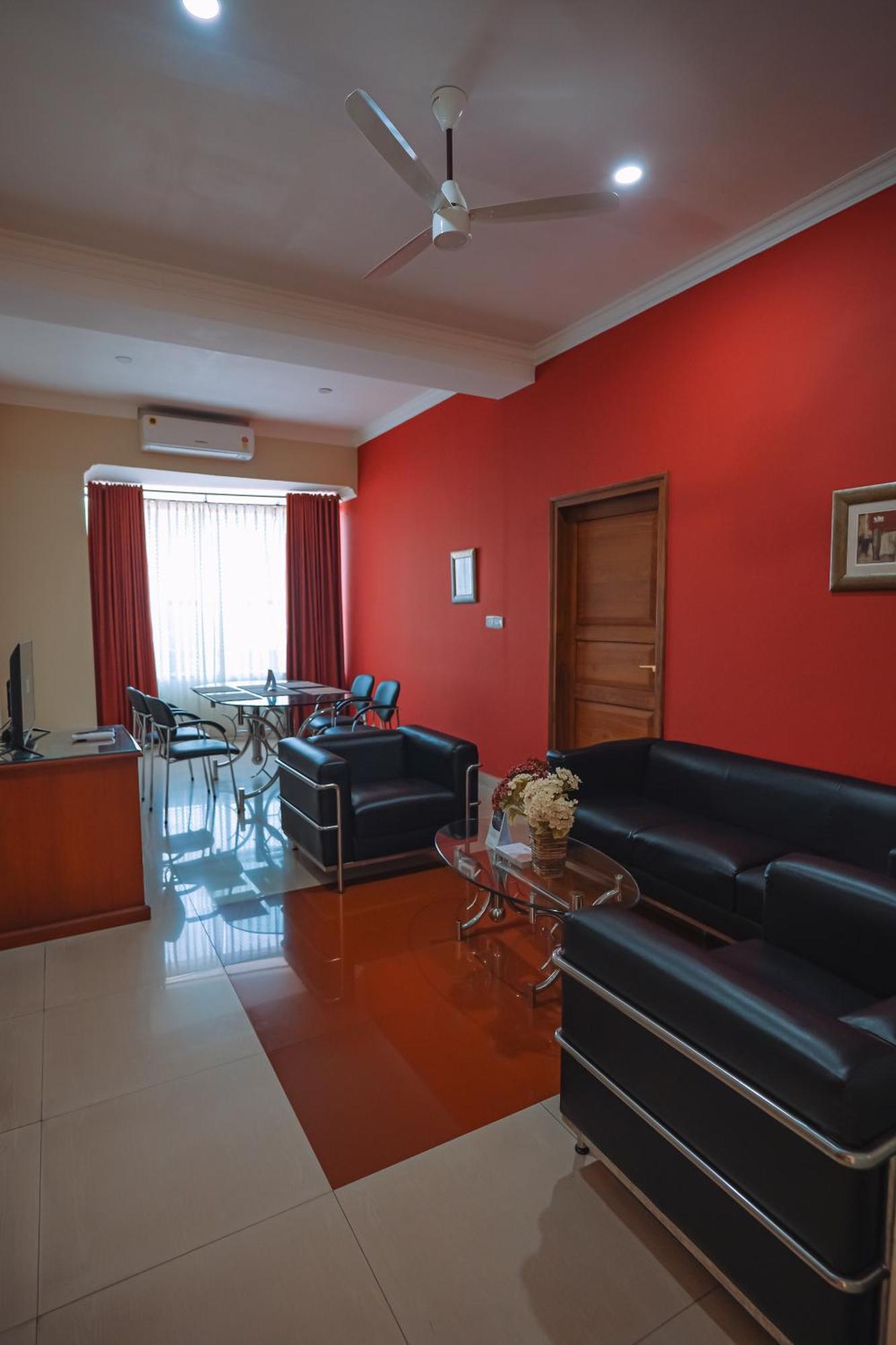 Club7 Hotel Tiruvalla Exterior photo