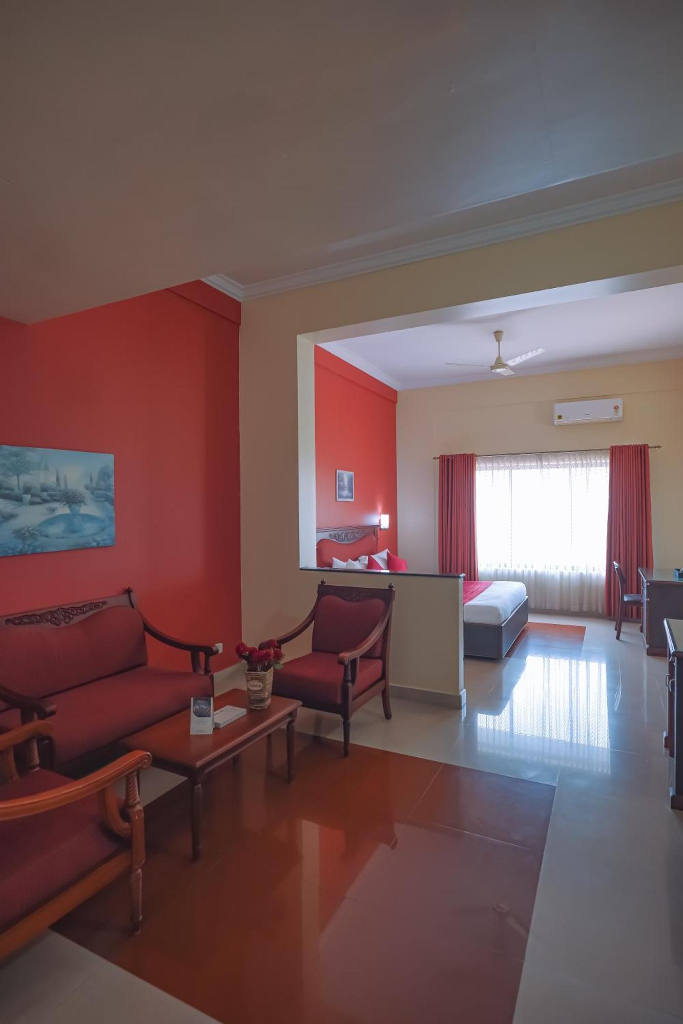 Club7 Hotel Tiruvalla Exterior photo