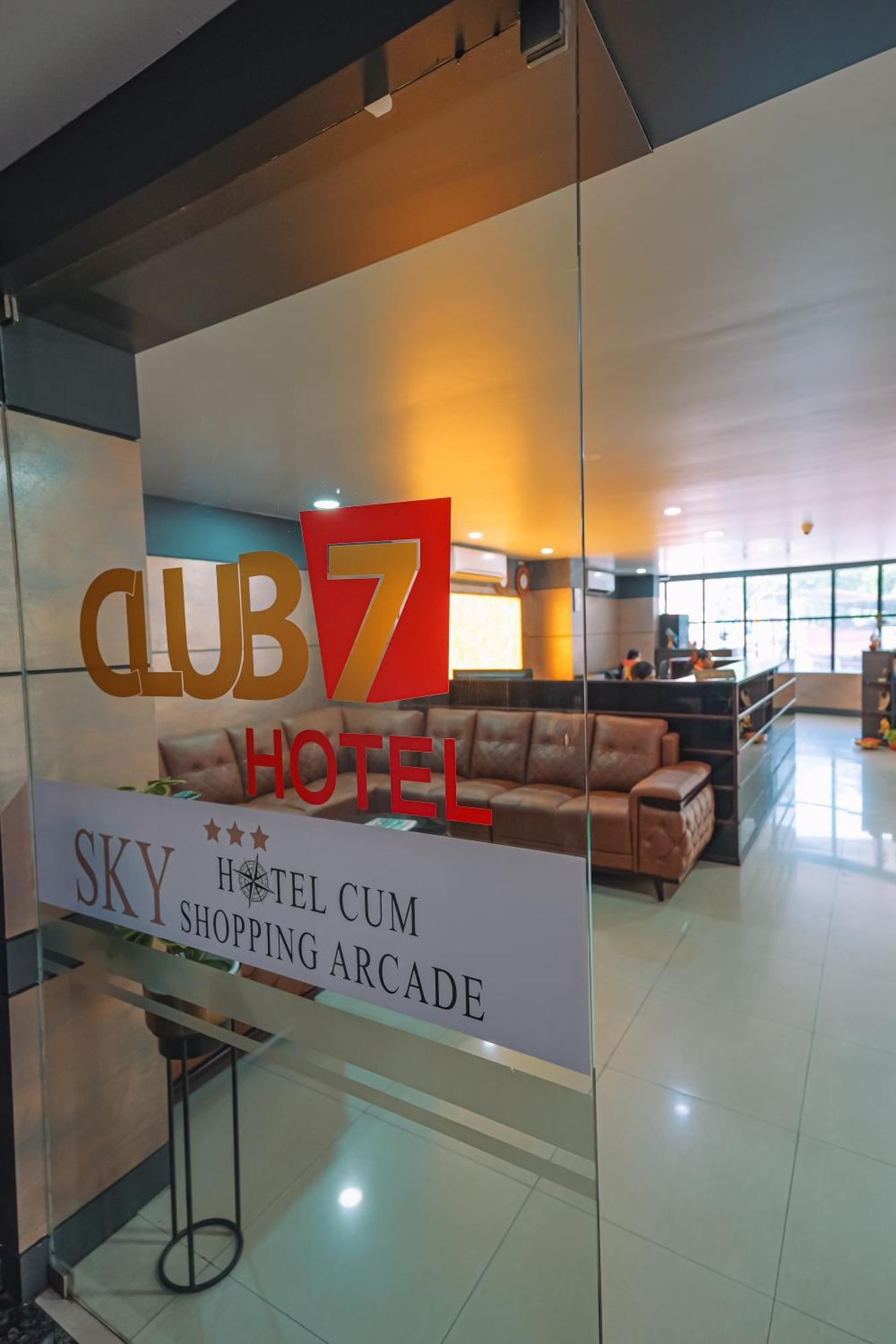 Club7 Hotel Tiruvalla Exterior photo