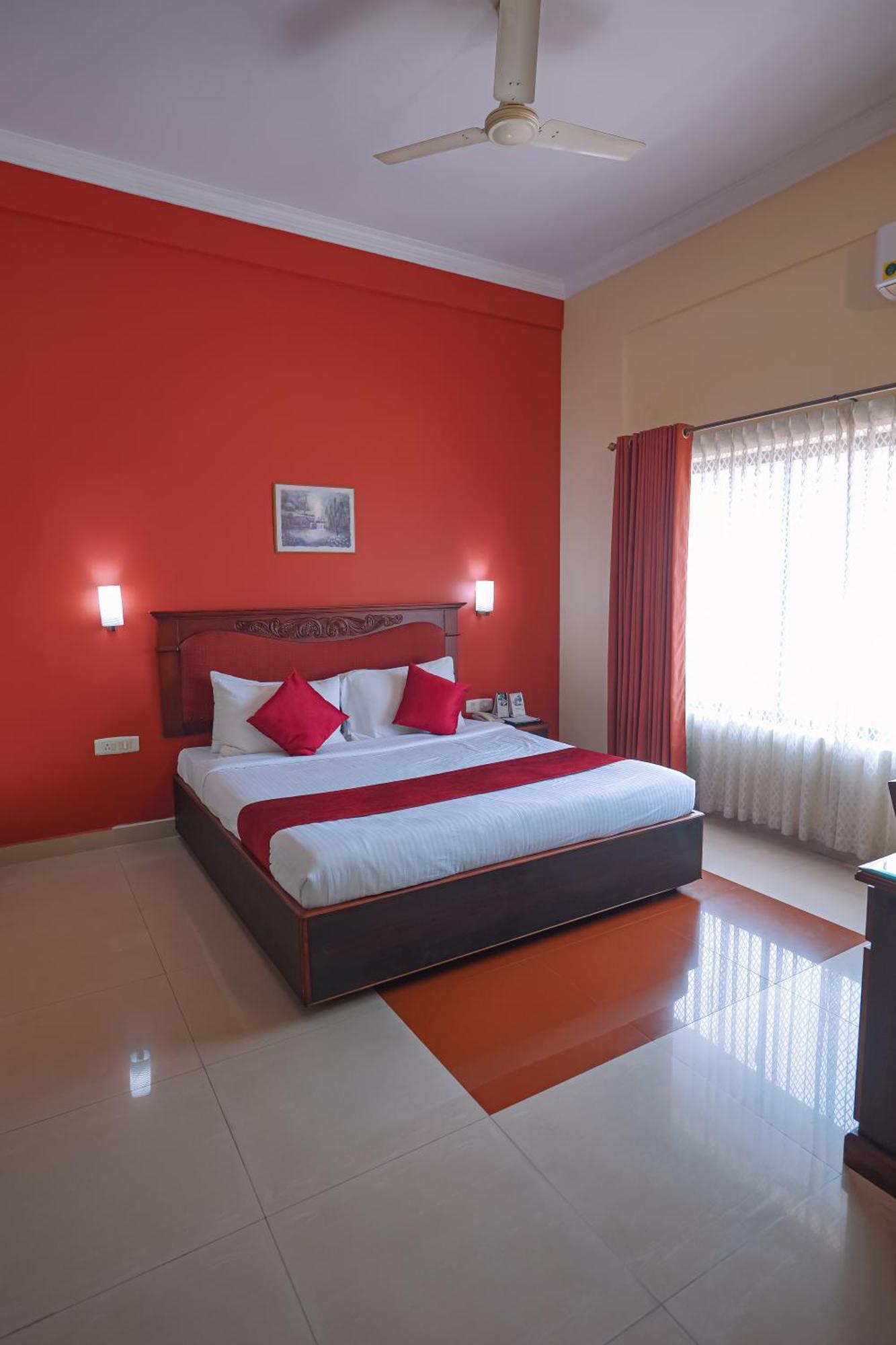 Club7 Hotel Tiruvalla Exterior photo