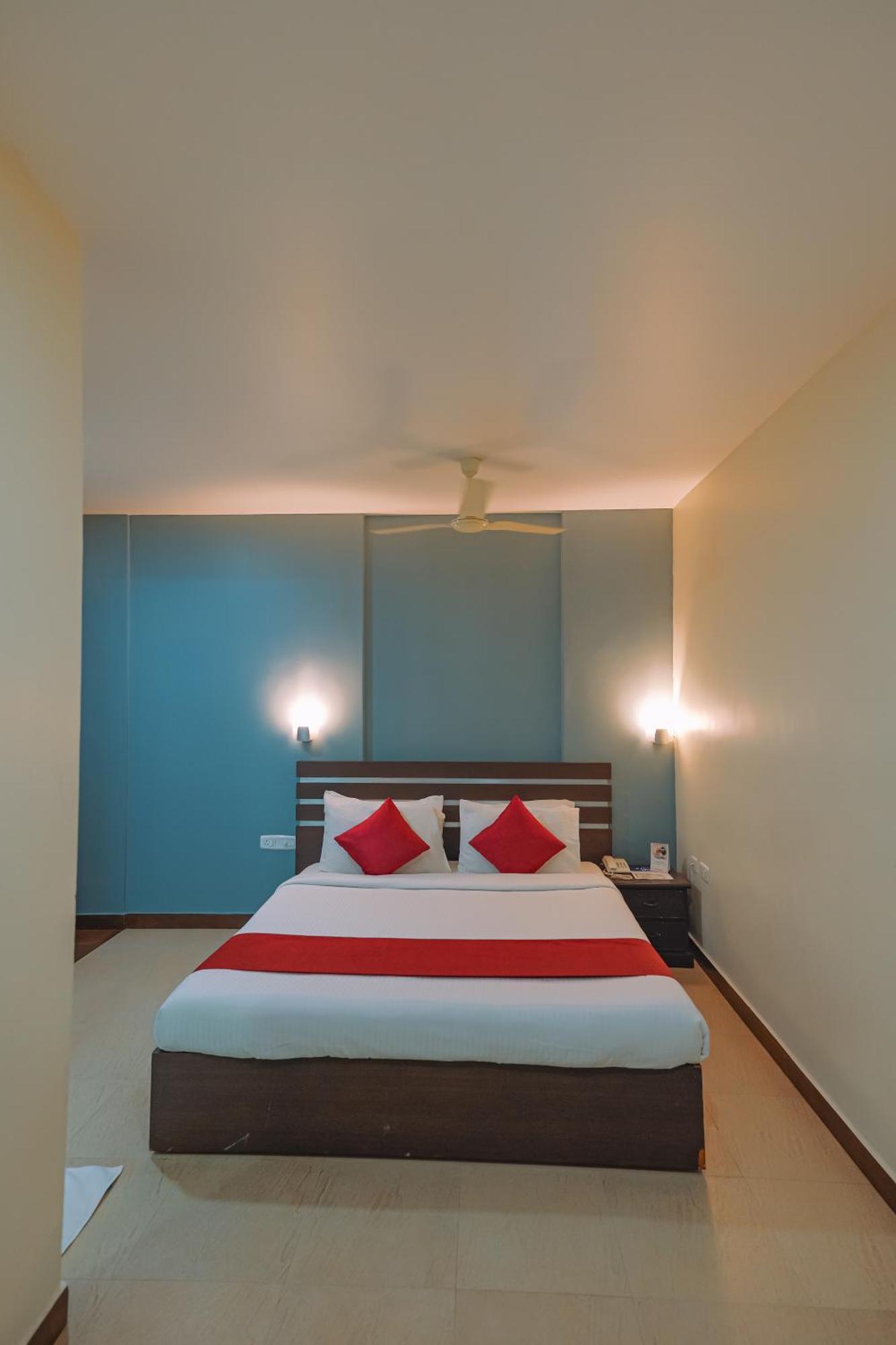 Club7 Hotel Tiruvalla Exterior photo
