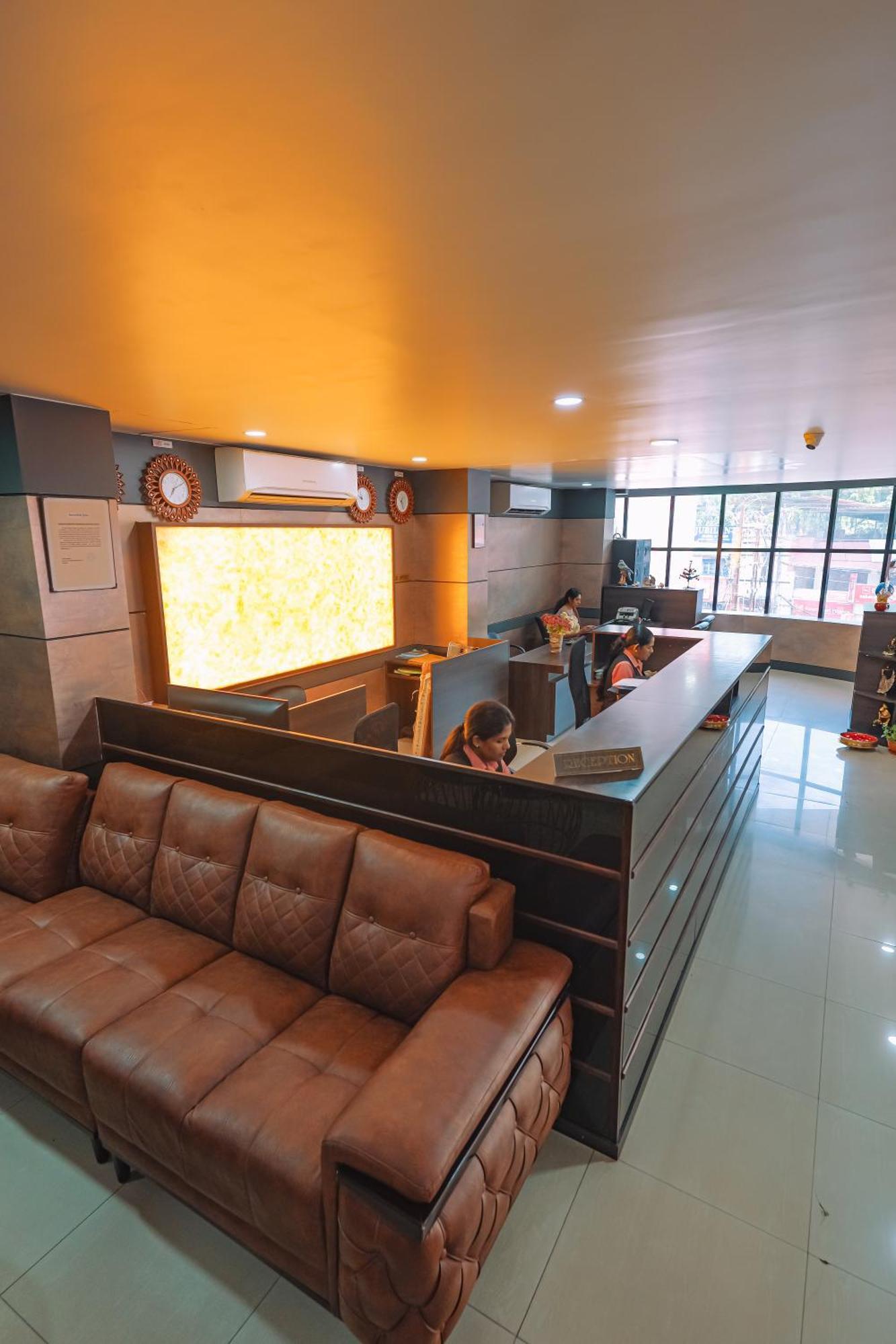 Club7 Hotel Tiruvalla Exterior photo