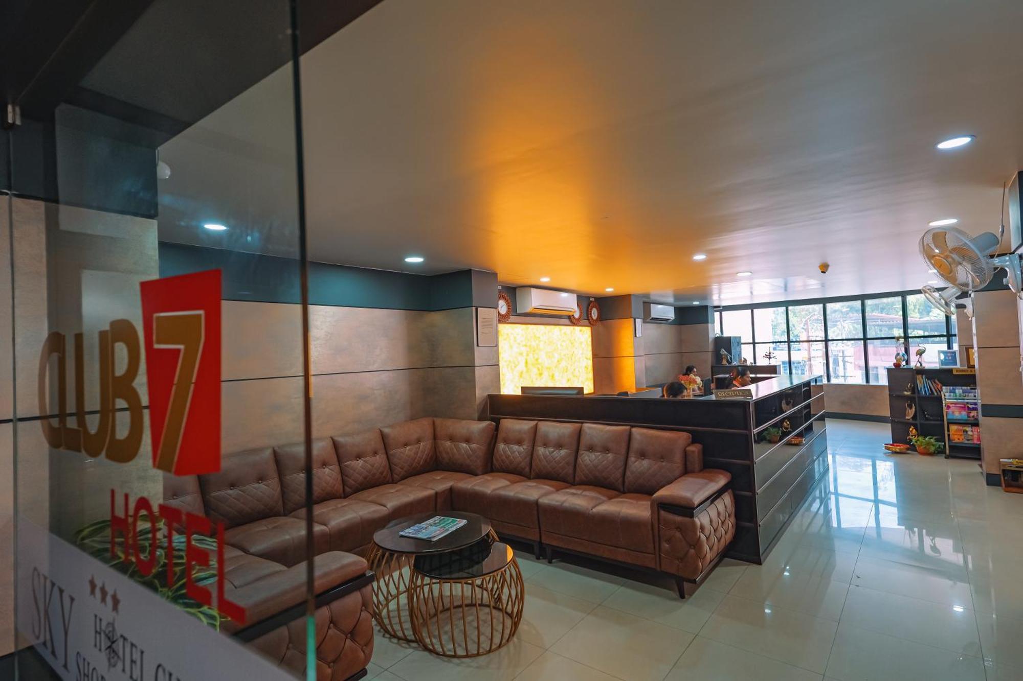 Club7 Hotel Tiruvalla Exterior photo